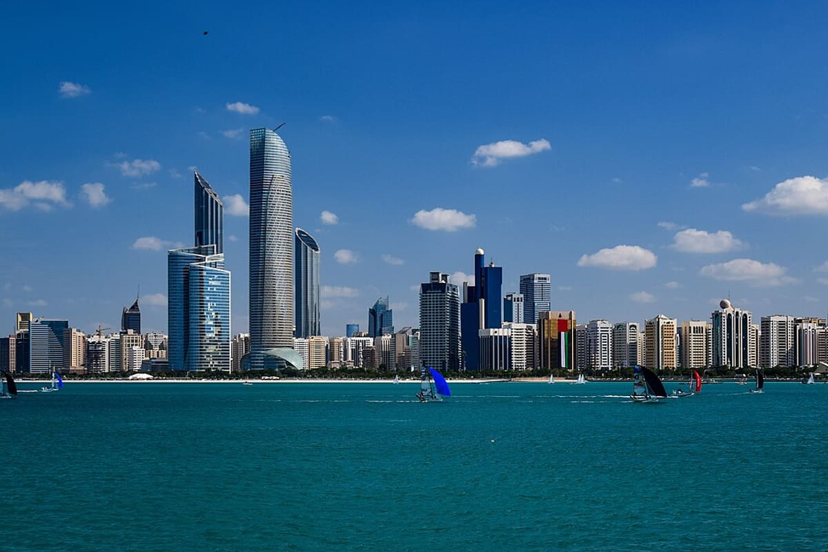 Best Time to Visit United Arab Emirates: Month-by-Month Weather & Crowds