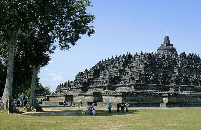 Indonesia Food & Culture Guide: What to Eat & Local Etiquette