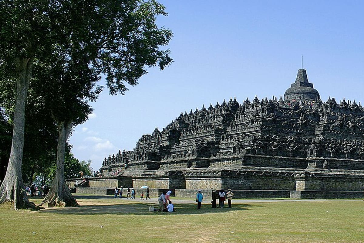 Indonesia Food & Culture Guide: What to Eat & Local Etiquette